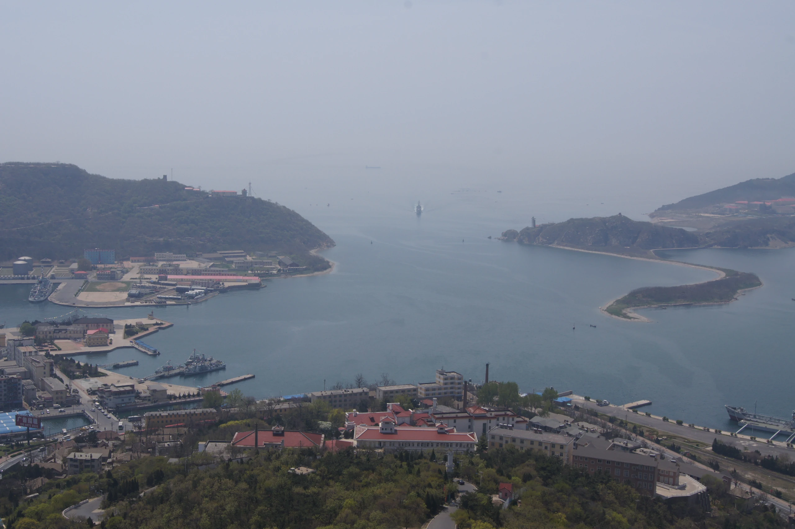 旅顺港俯瞰 · 2010 年实拍(白玉山站港湾配图)