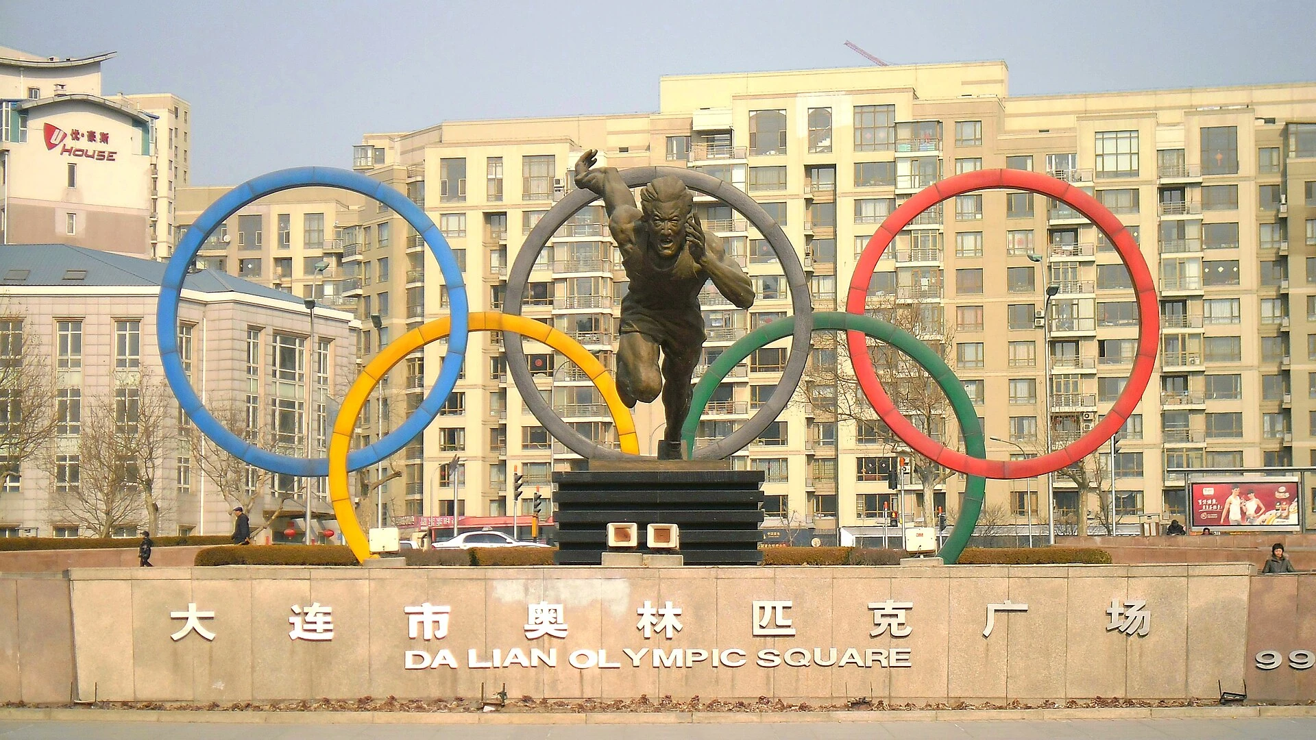 奥林匹克广场刘长春像与广场轴线