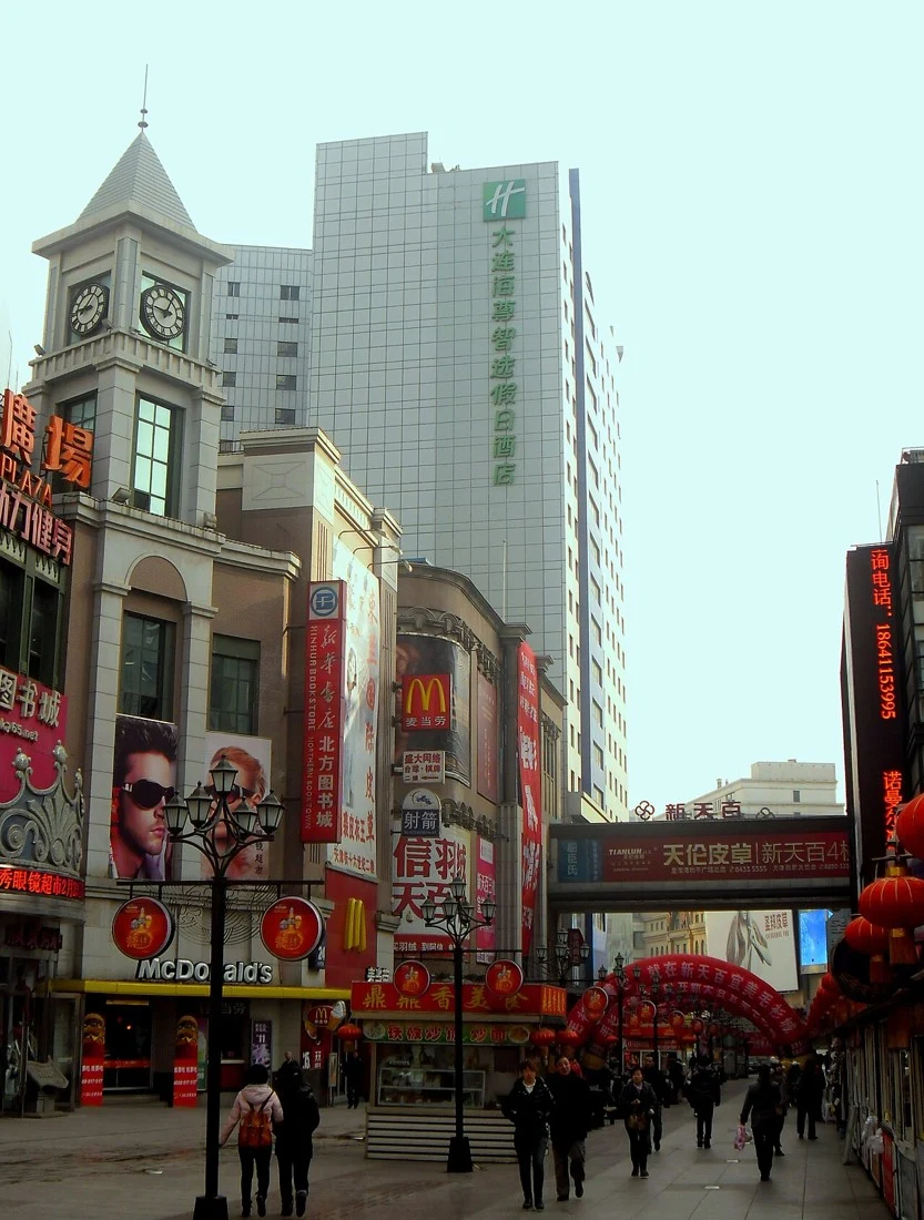 天津街友好路路口向东的街景（2012年资料照片）